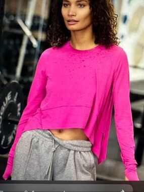 Free People frosted magenta Long-Sleeve Cropped Active tee